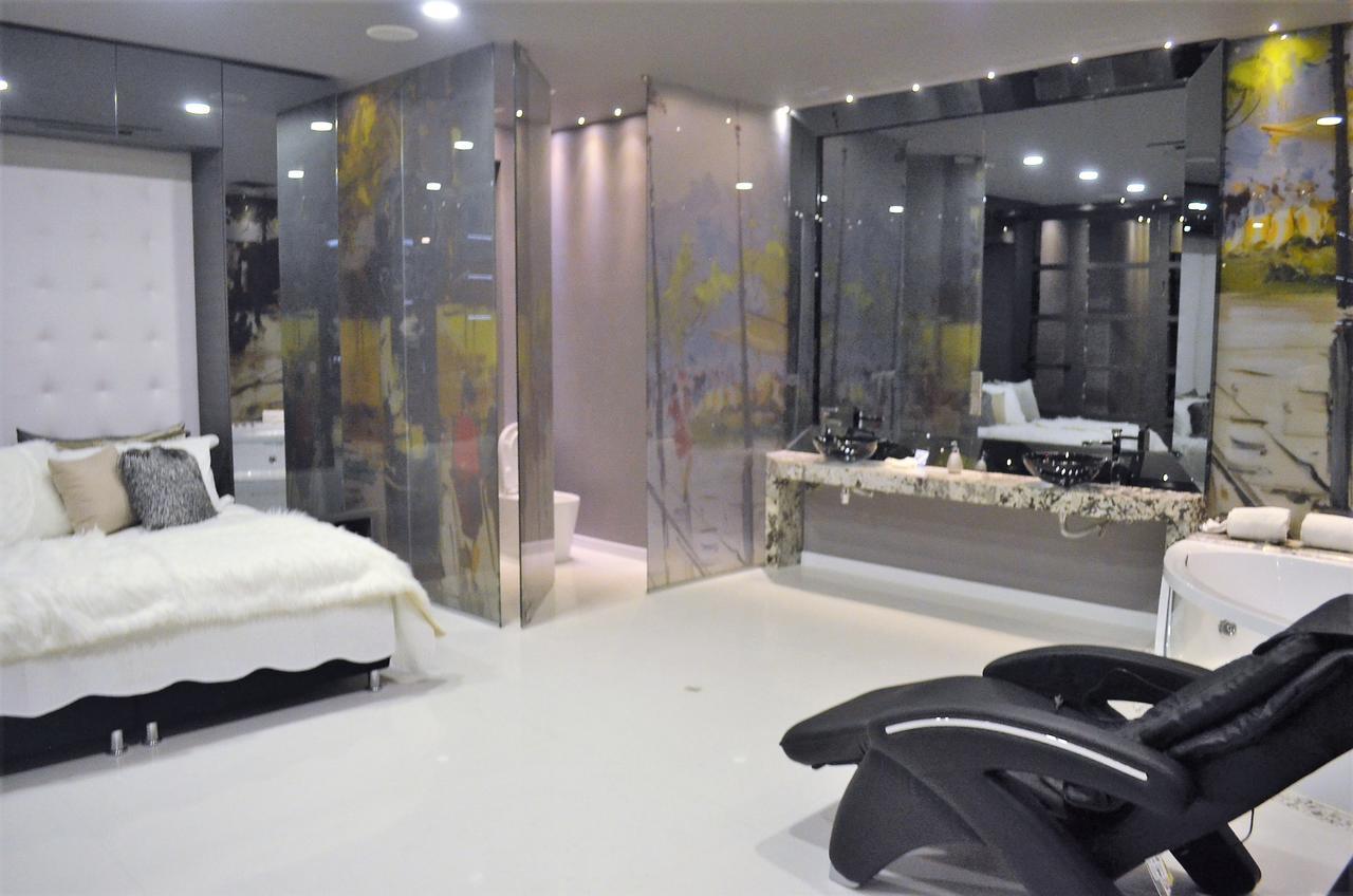 Hotel Paris Luxury Suites Medellin Exterior photo