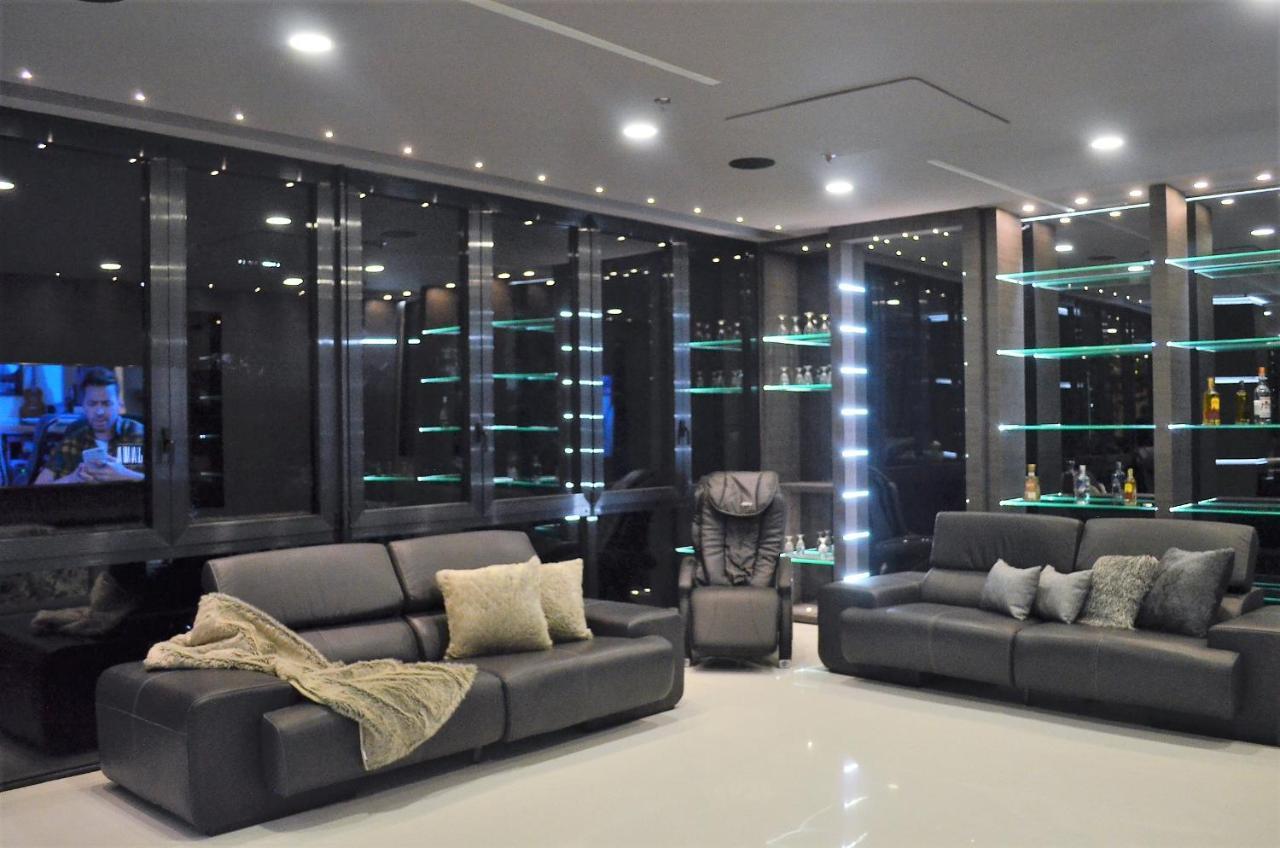 Hotel Paris Luxury Suites Medellin Room photo