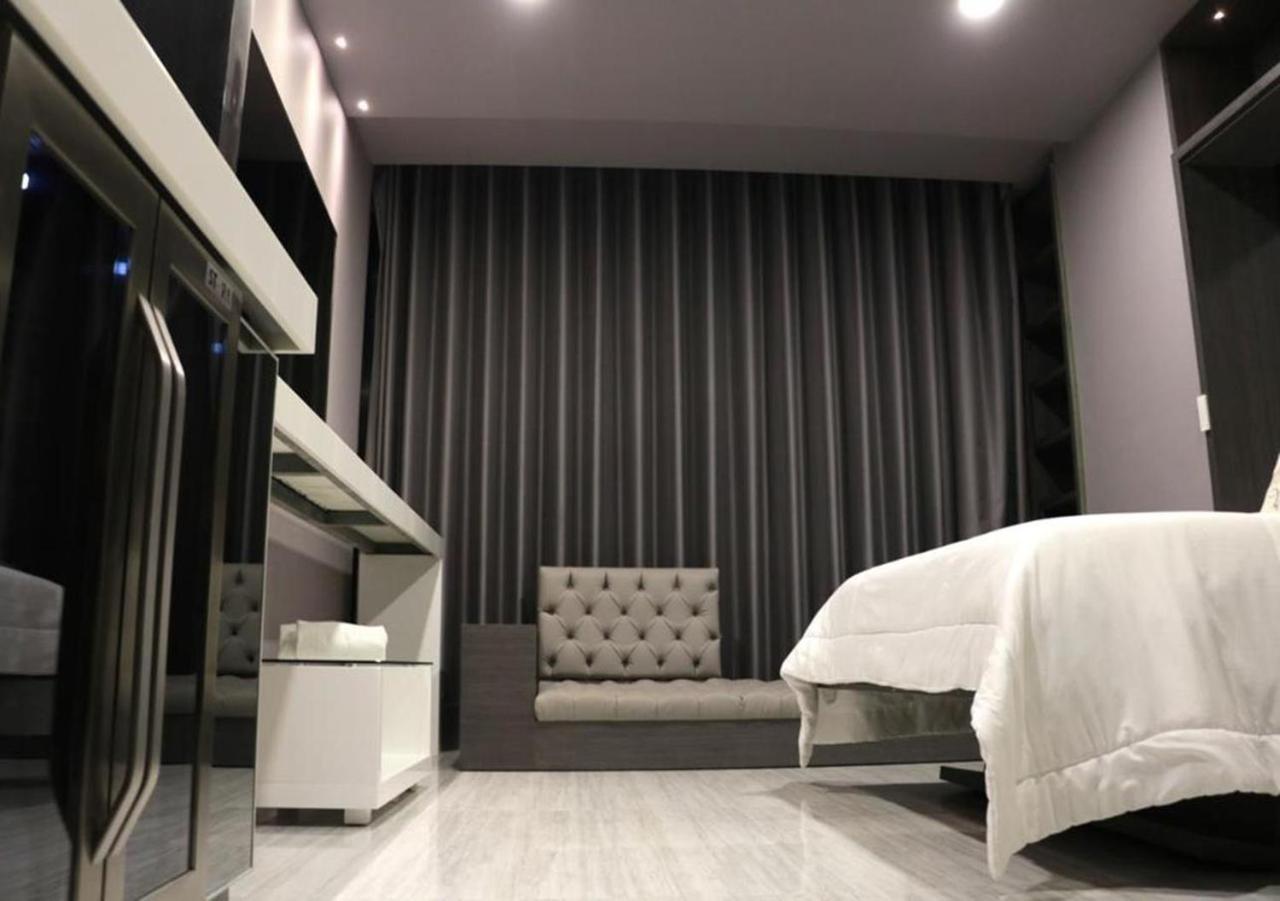 Hotel Paris Luxury Suites Medellin Exterior photo